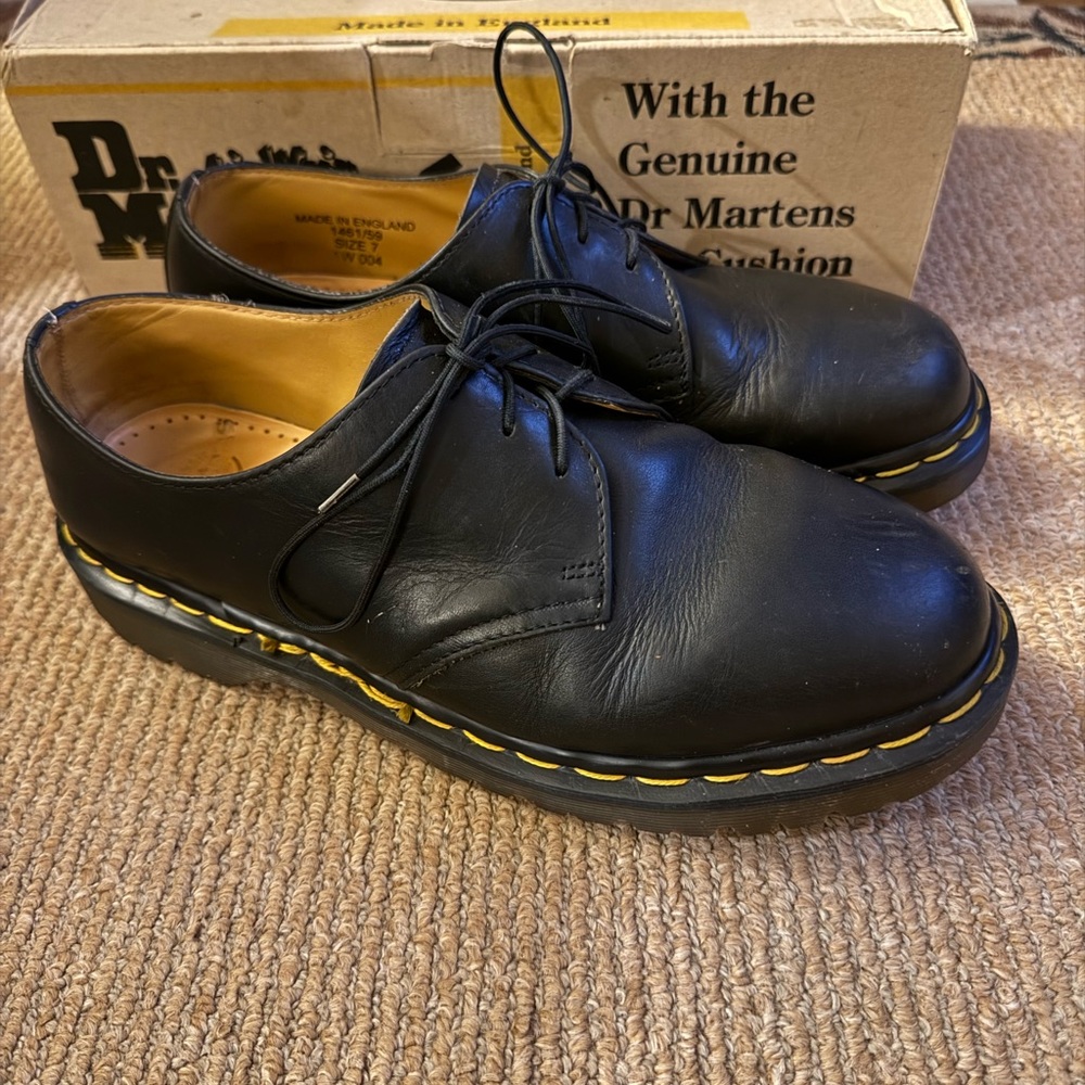 Vintage Dr. Martens Black Leather 1461 Black Leather greasy 3 eyelet Oxford shoe
